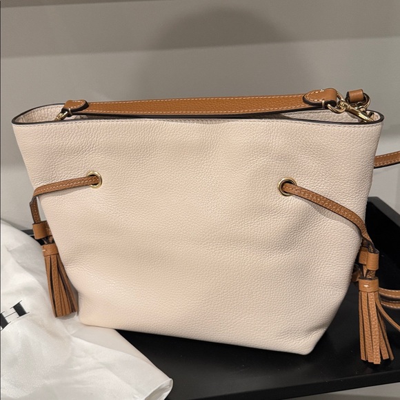 Coach Andy Crossbody Bag with Embossed Carriage Design - Picture 4 of 9